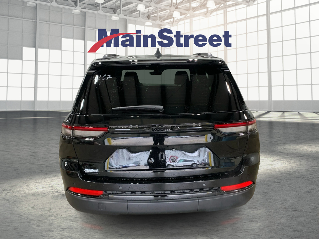 2025 Jeep Grand Cherokee Altitude photo 3