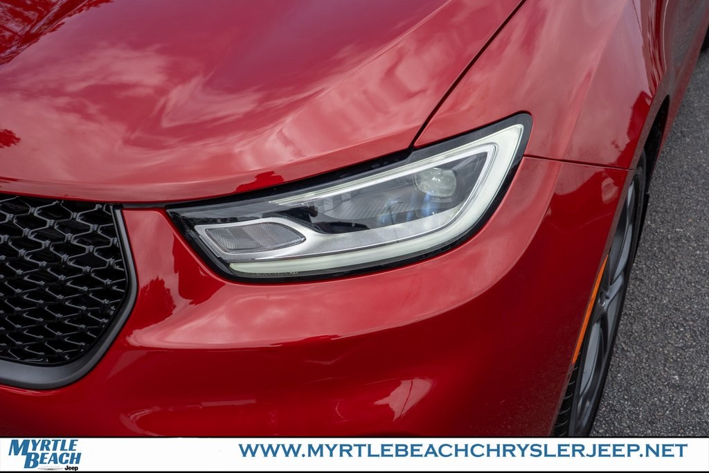 2026 Chrysler Pacifica photo 8