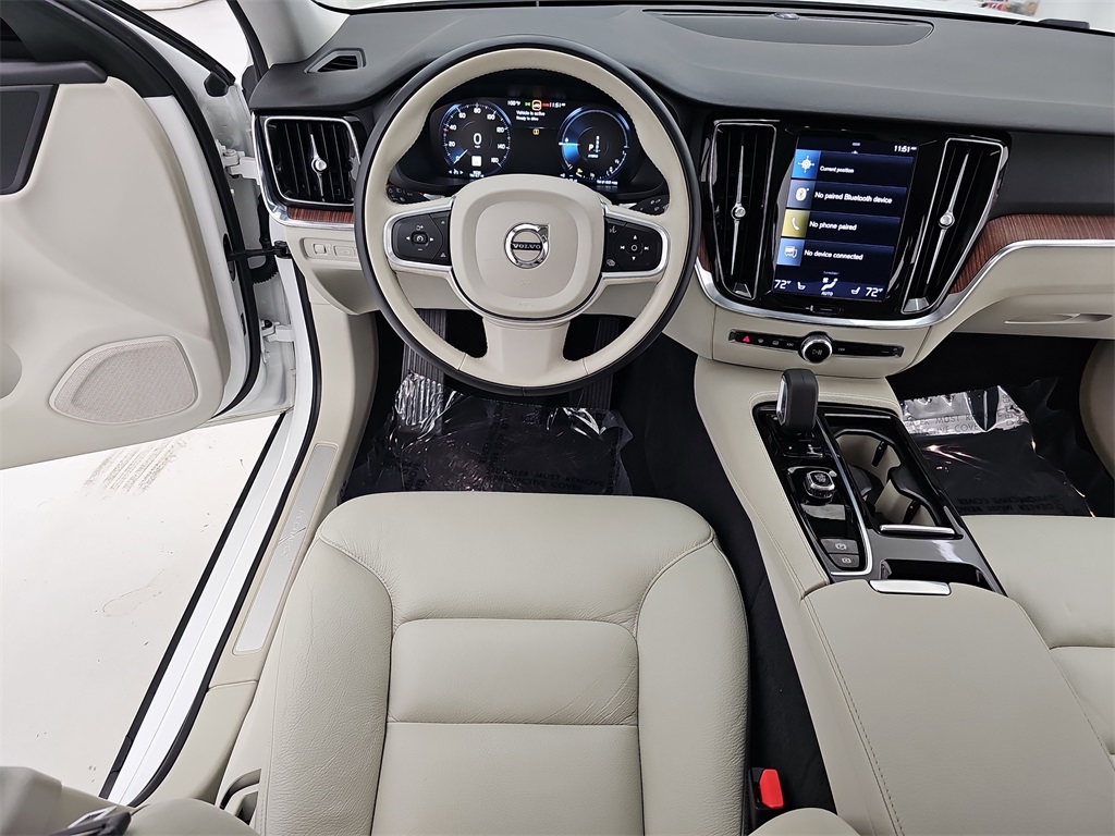 2022 Volvo S60 Recharge T8 R-Design Expression photo 19