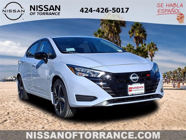 2025 Nissan Versa SR's photo