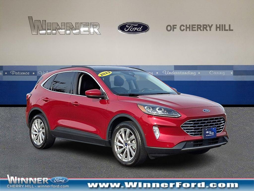 2022 Ford Escape Titanium's photo
