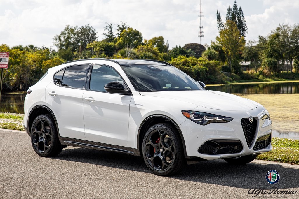 2025 Alfa Romeo Stelvio Base's photo