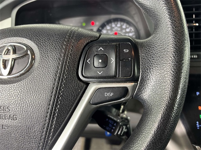 2017 Toyota Sienna LE photo 18