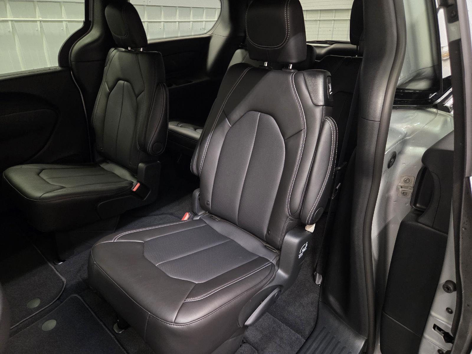 2026 Chrysler Pacifica photo 35