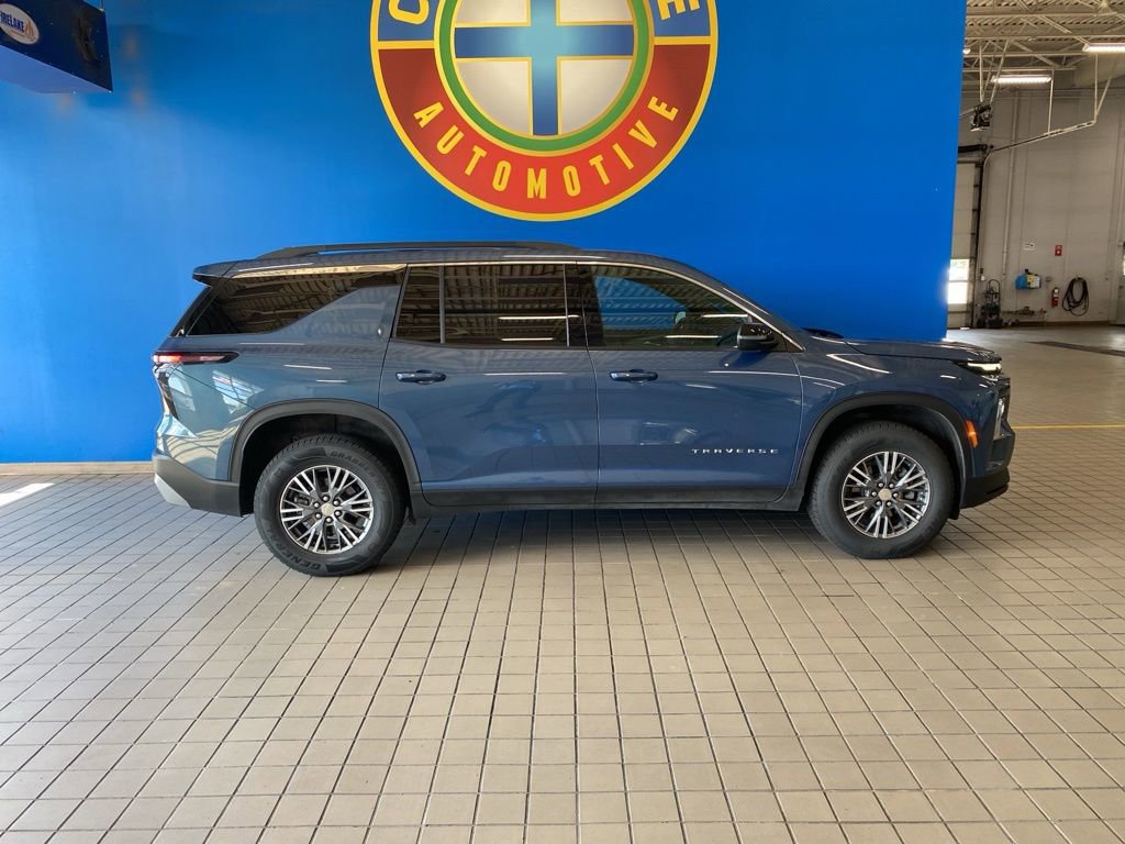 2025 Chevrolet Traverse photo 12