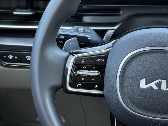 2025 Kia Carnival LXS photo 4