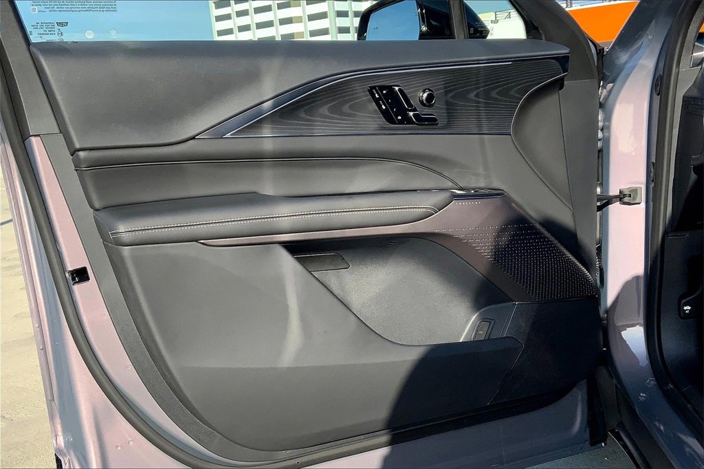 2025 Cadillac Lyriq Luxury photo 7