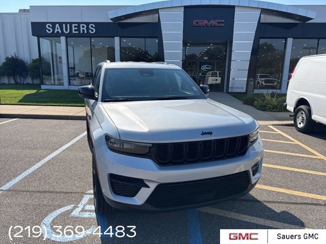 2023 Jeep Grand Cherokee Altitude's photo