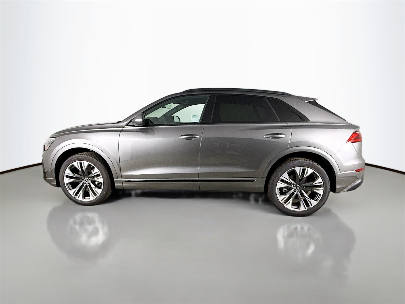 2025 Audi Q8 55 Premium Plus photo 4