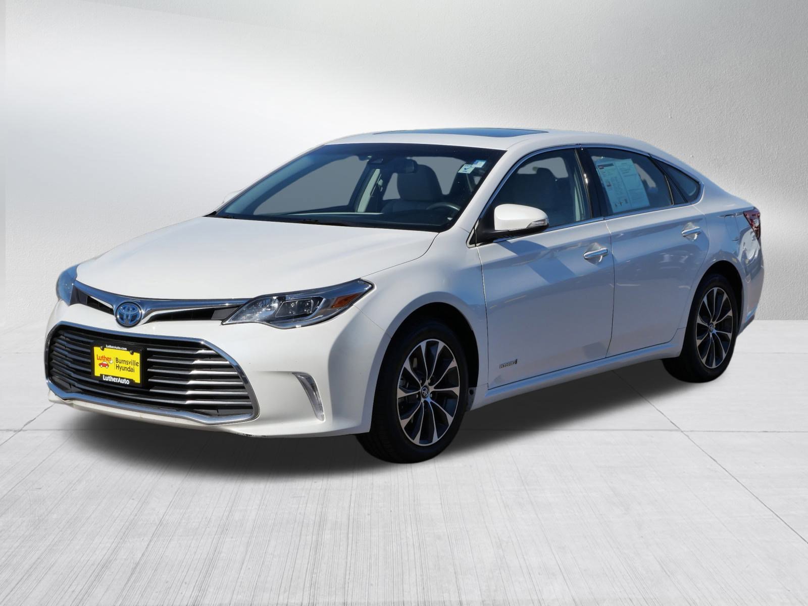 2018 Toyota Avalon Hybrid XLE Premium photo 2