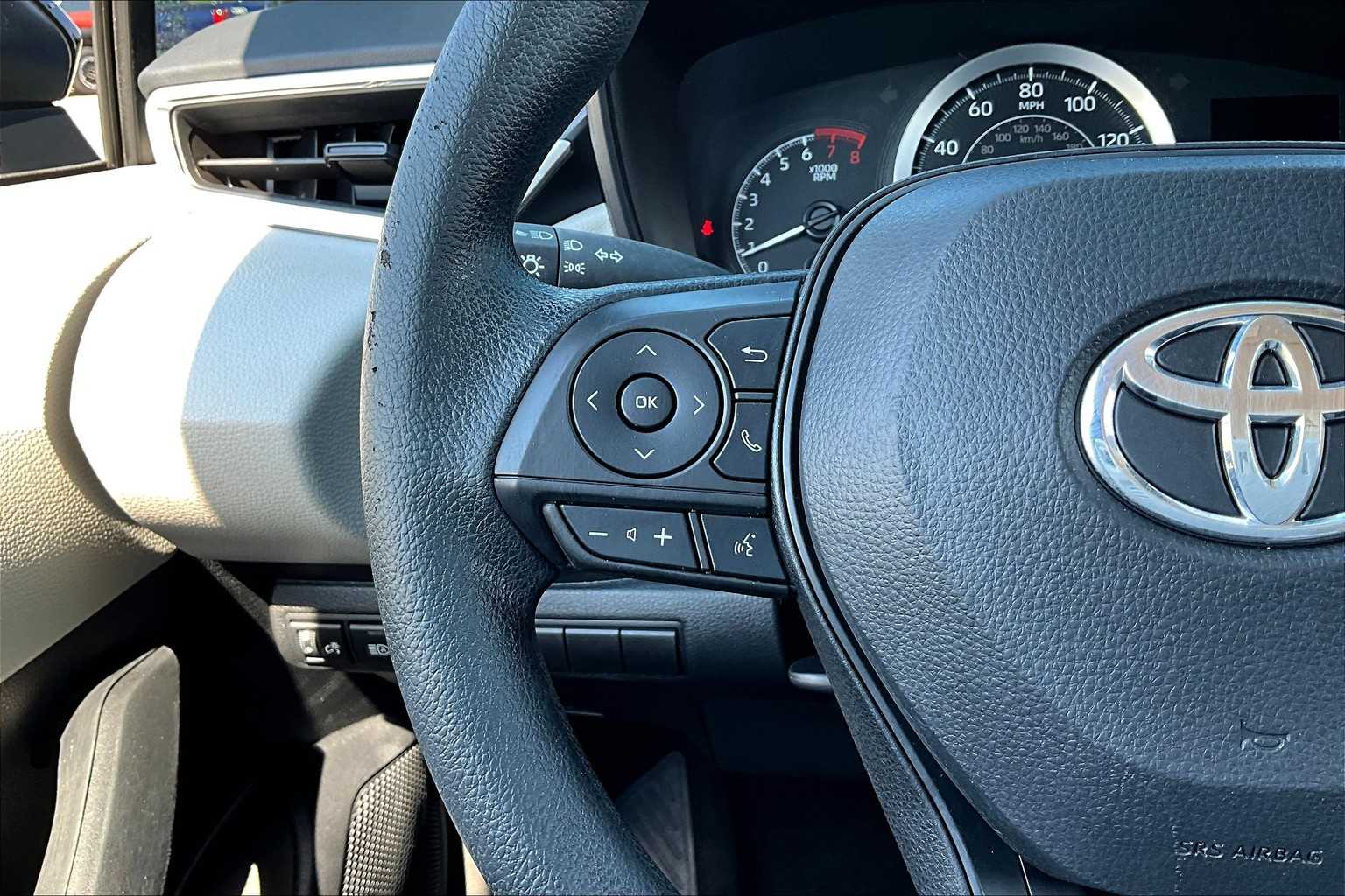 2022 Toyota Corolla LE photo 21