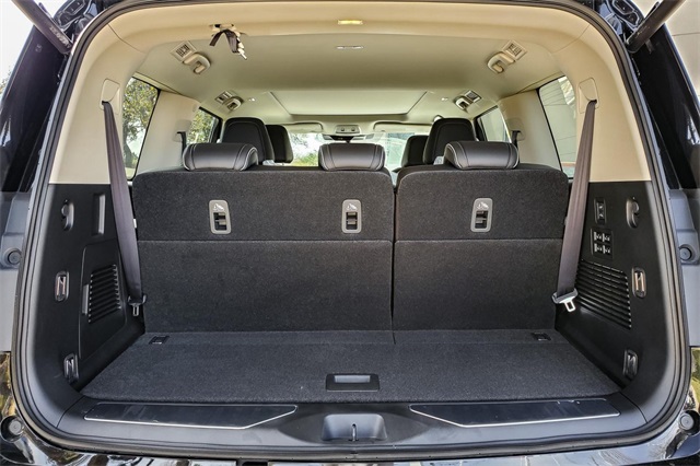 2025 Infiniti QX80 Luxe photo 6
