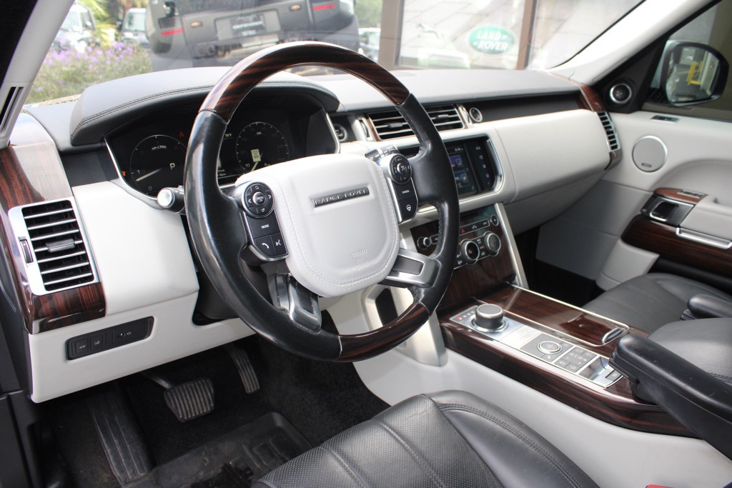 2016 Land Rover Range Rover HSE photo 4