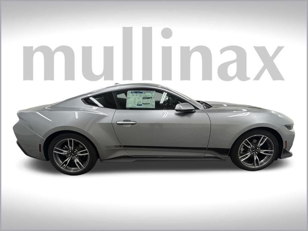 2025 Ford Mustang EcoBoost photo 2
