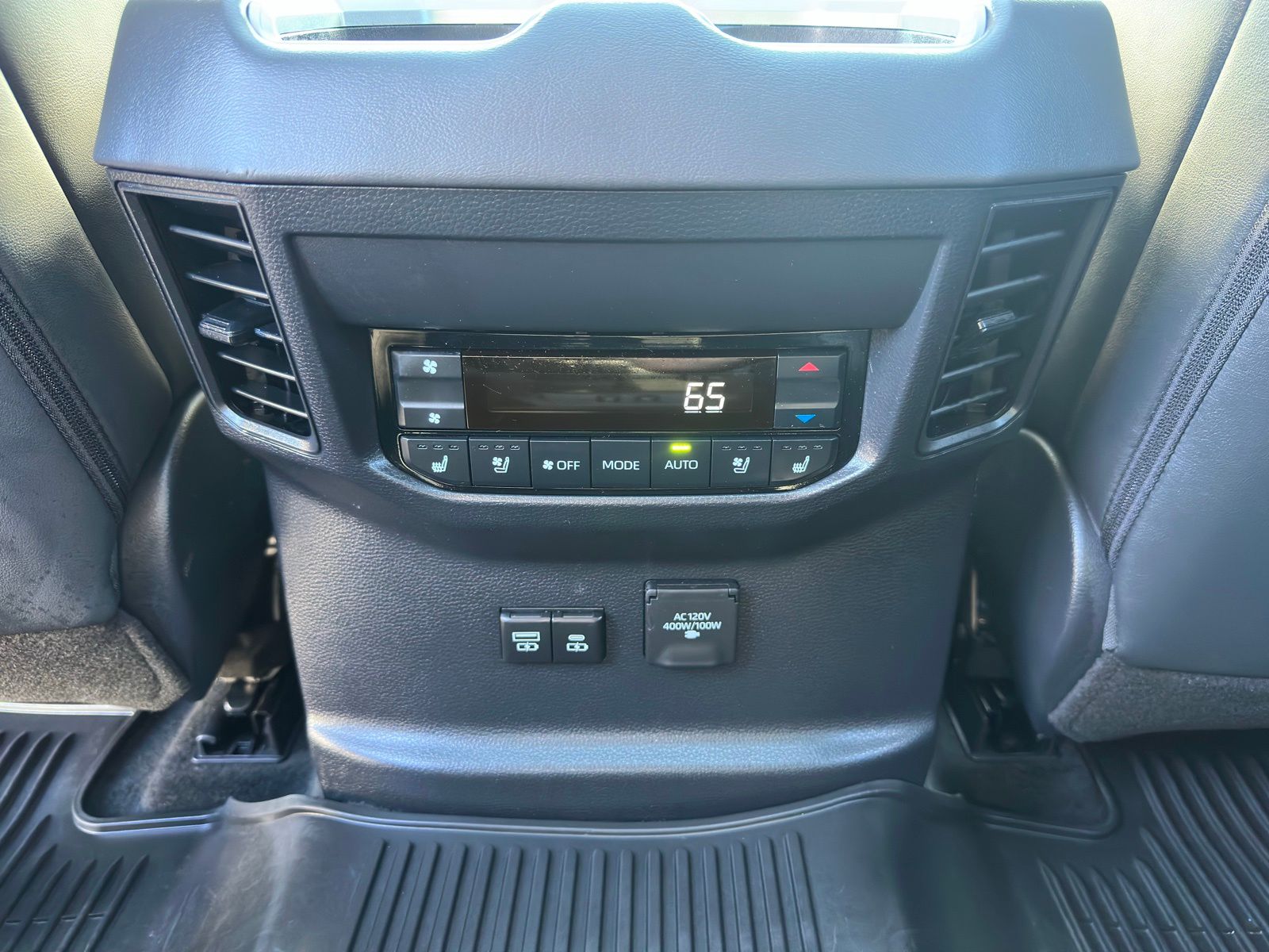 2025 Toyota Sequoia Platinum photo 31