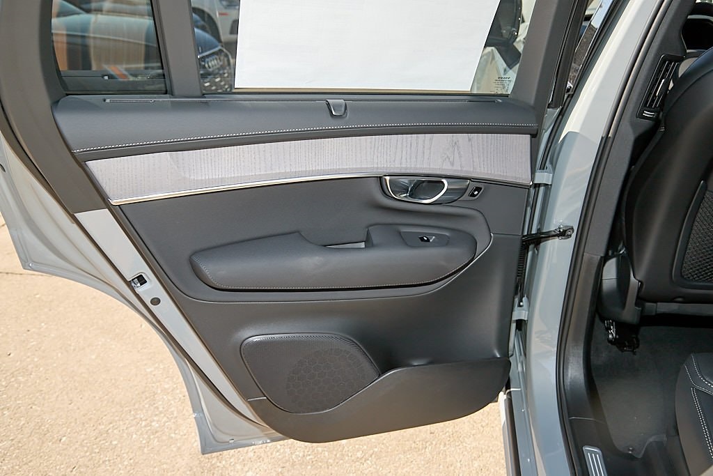 2026 VOLVO XC90 - Image 17