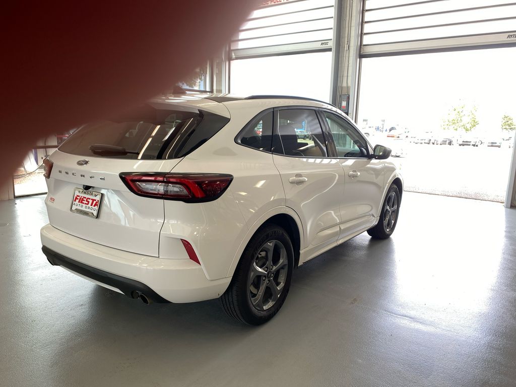 2023 Ford Escape ST-Line photo 4