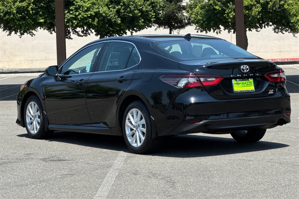 2023 Toyota Camry LE photo 3