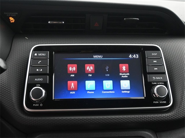 2025 Nissan Kicks Play S photo 3