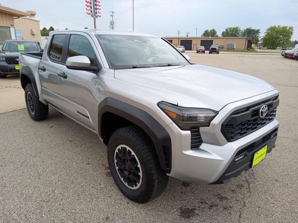 2024 Toyota Tacoma TRD Off-Road photo 3