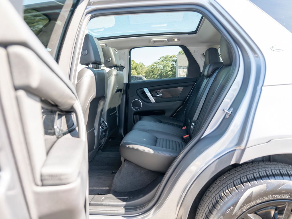 2024 Land Rover Discovery Sport S photo 25