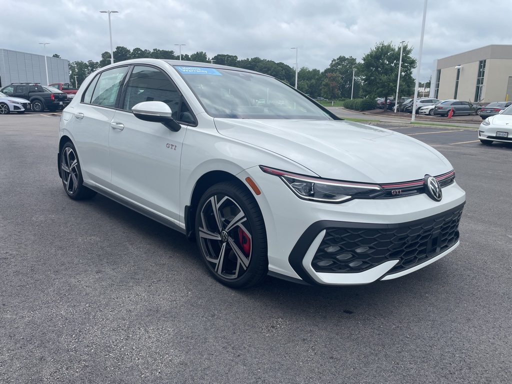2025 Volkswagen Golf GTI SE photo 2