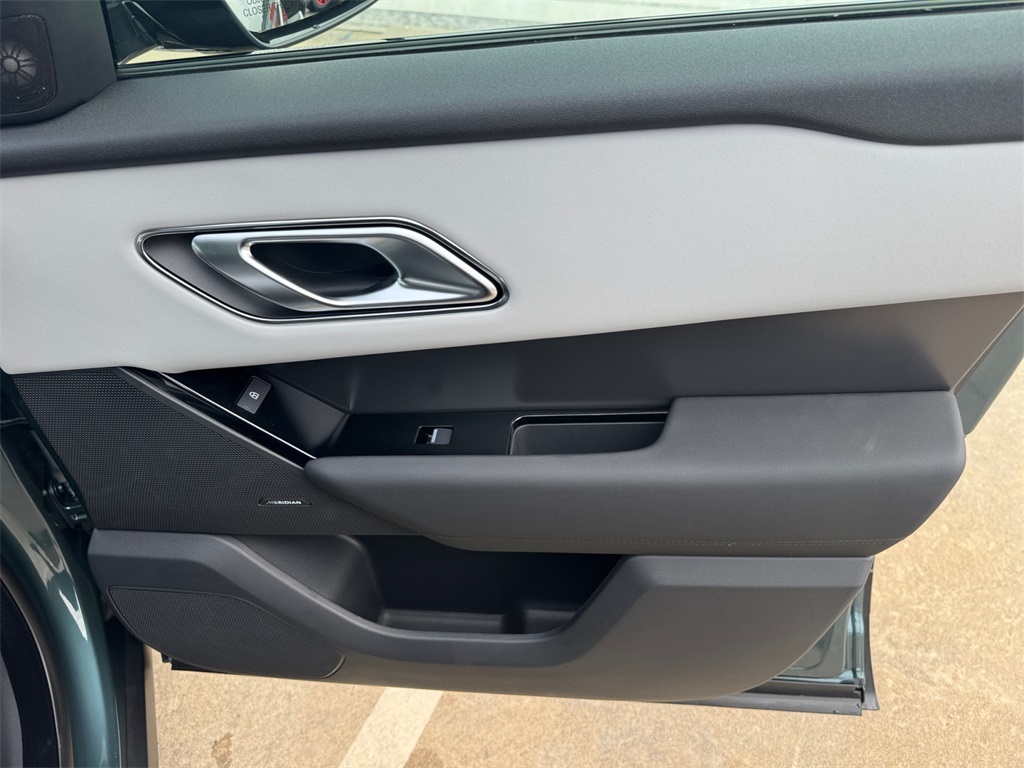 2026 Land Rover Range Rover Velar S photo 16