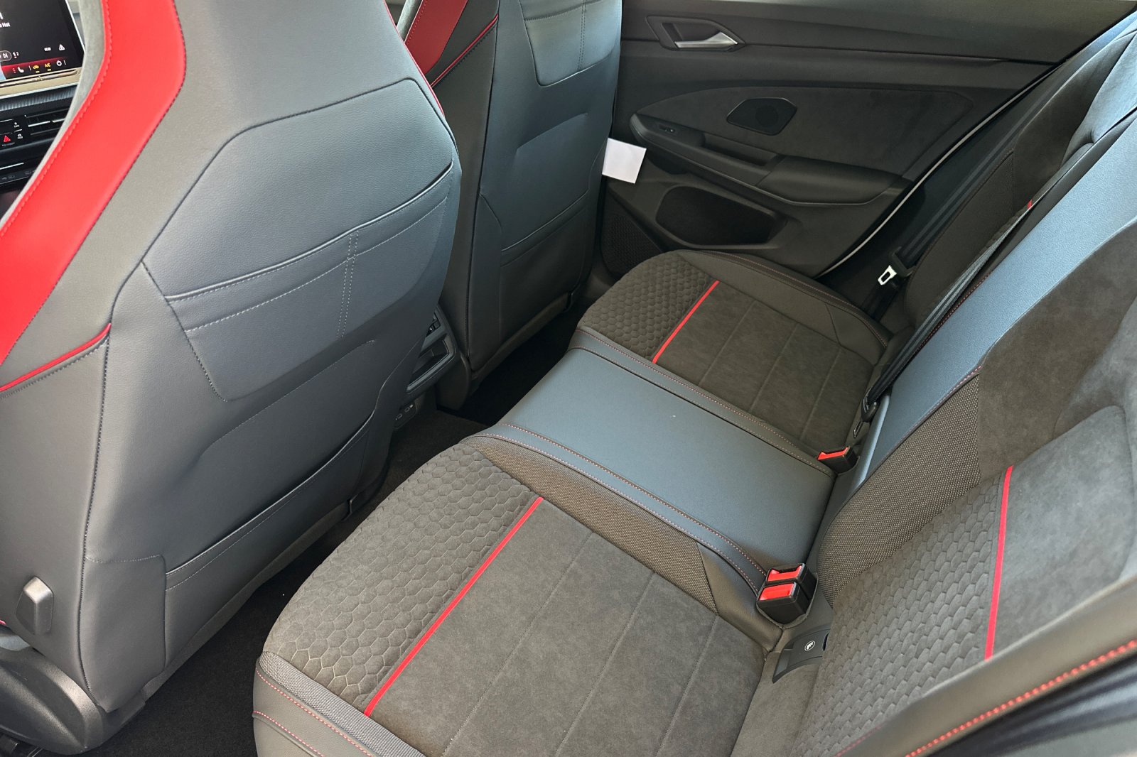 2025 Volkswagen Golf GTI SE photo 12