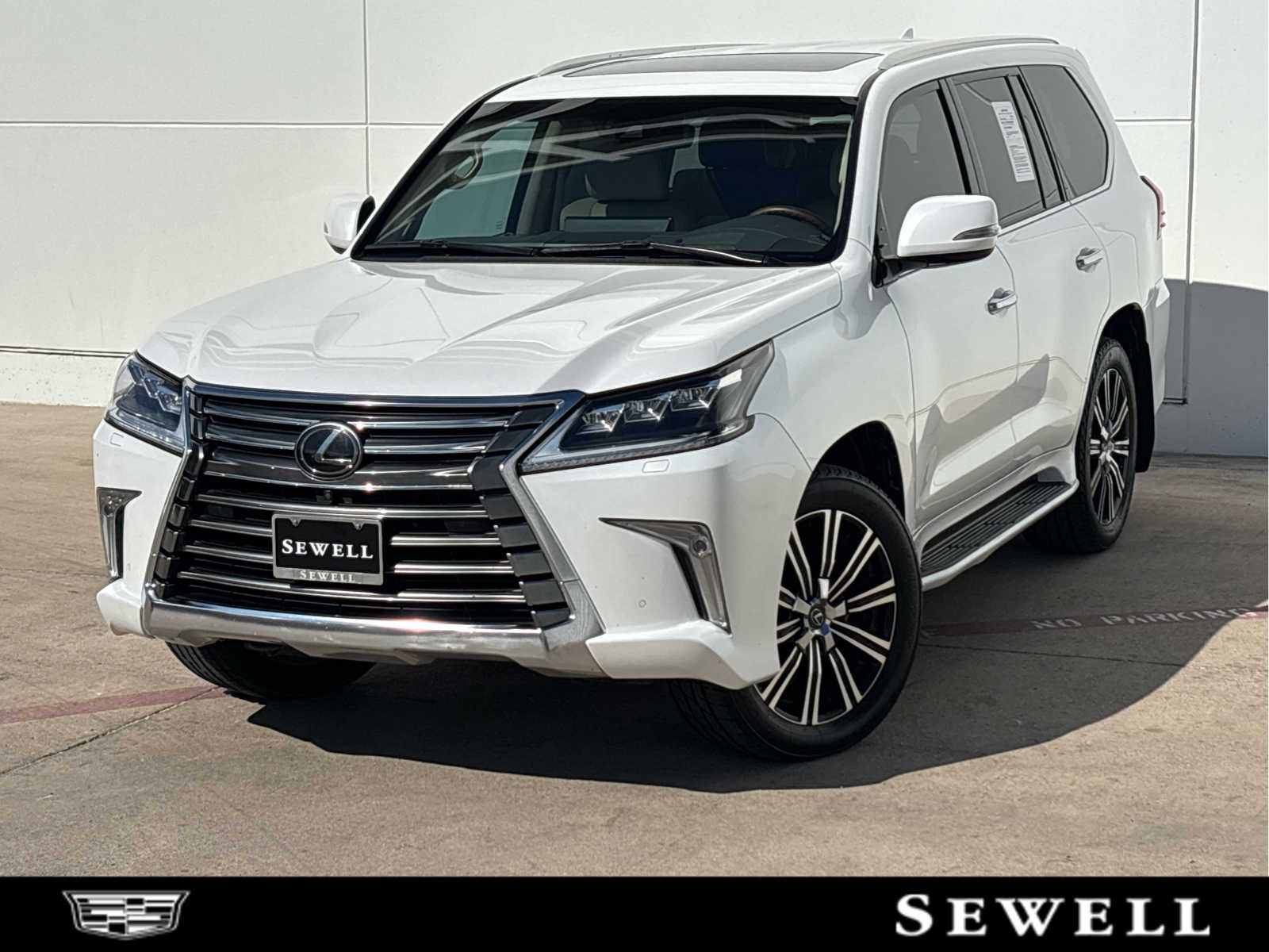 2021 Lexus LX 570's photo