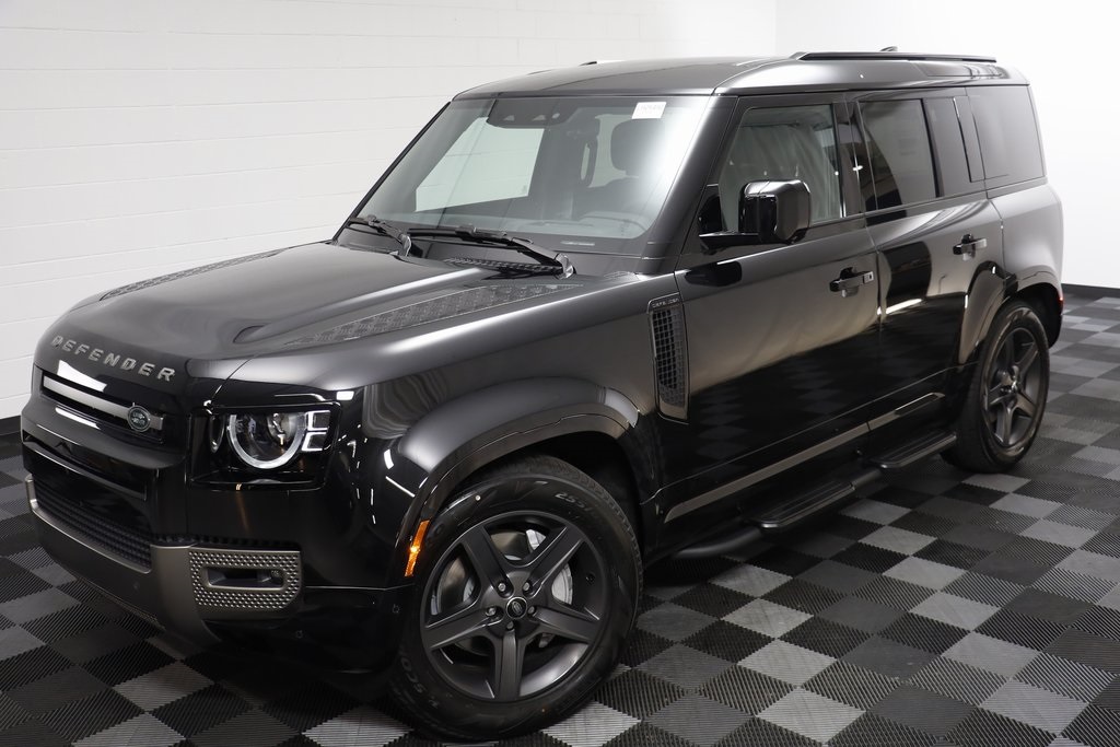 2025 Land Rover Defender 110 X-Dynamic SE photo 3