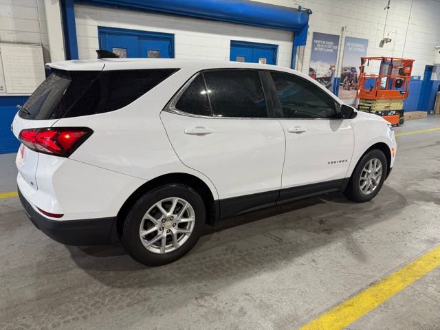 2023 Chevrolet Equinox LT photo 2