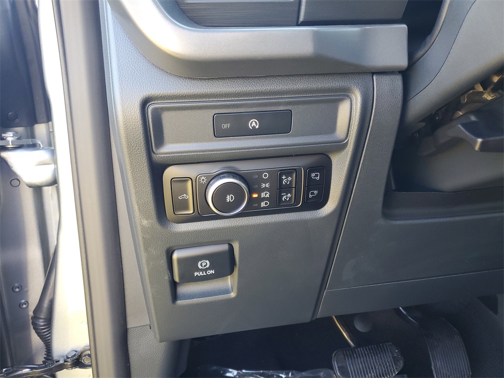 2025 Ford F-150 XLT photo 9
