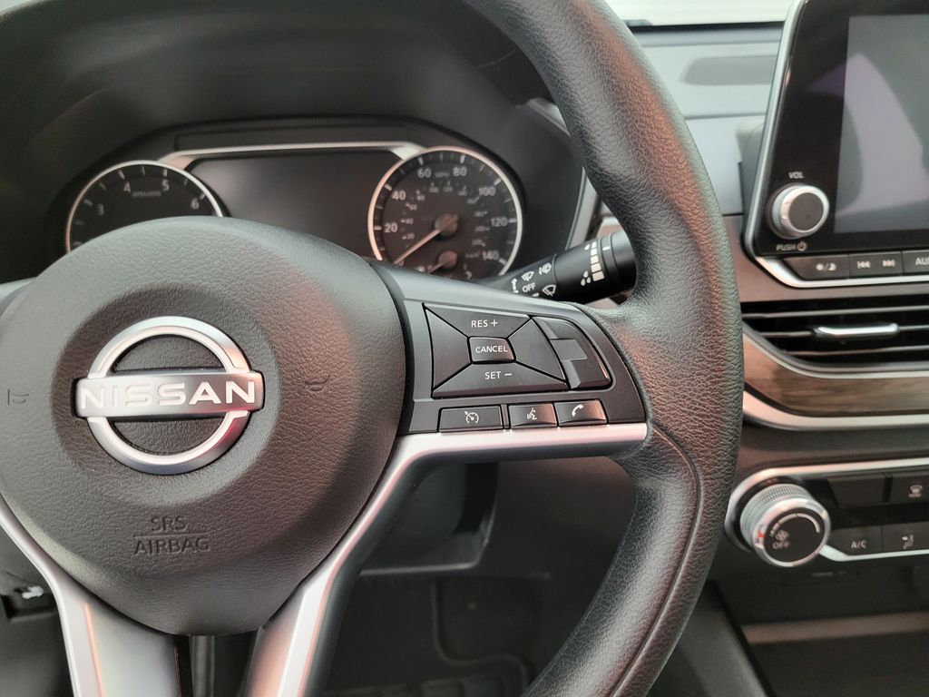 2024 Nissan Altima 2.5 SV photo 5