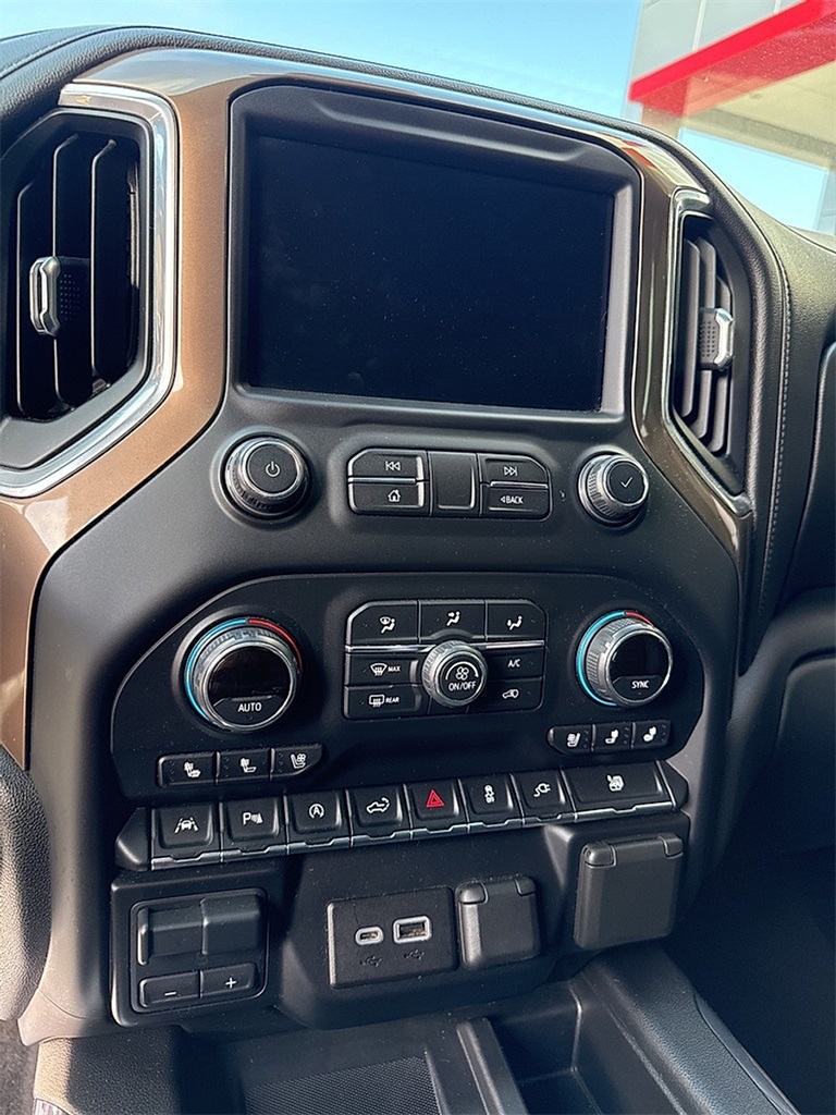 2020 Chevrolet Silverado 1500 High Country photo 18