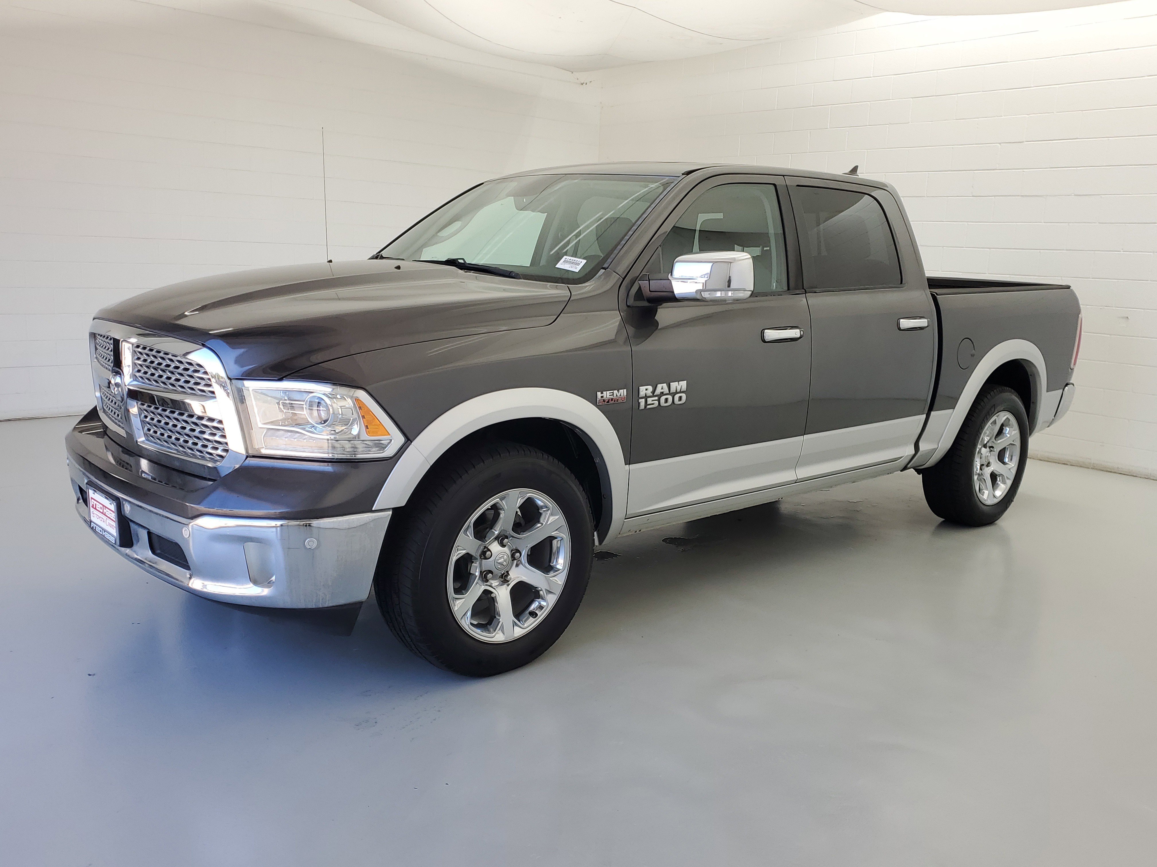 2016 RAM Ram 1500 Pickup Laramie's photo