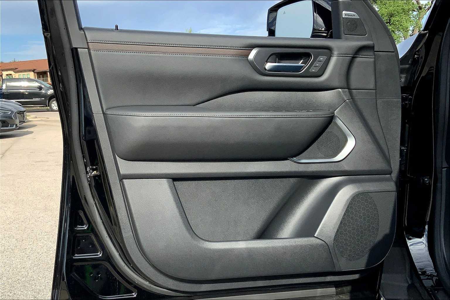 2025 Nissan Armada Platinum Reserve photo 10