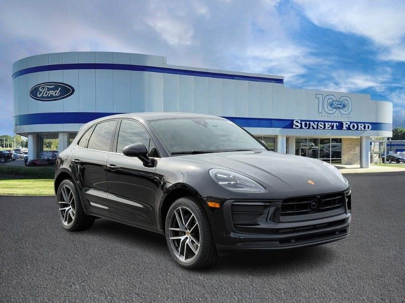 2022 Porsche Macan Base