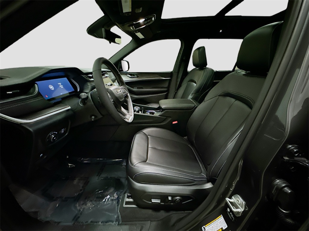 2025 Jeep Grand Cherokee Limited photo 4