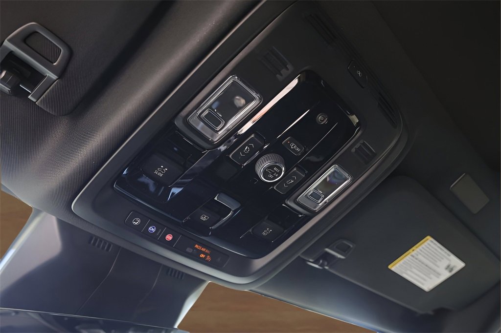 2025 Cadillac Escalade ESV Premium Luxury photo 17
