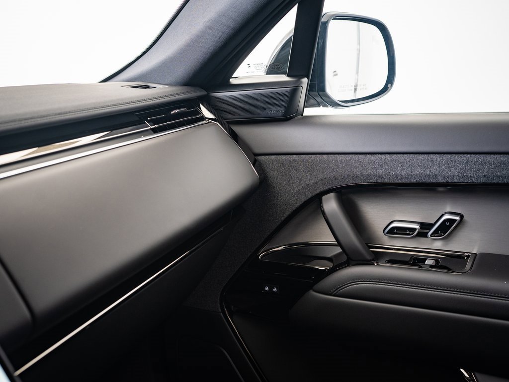 2025 Land Rover Range Rover Sport SE photo 30