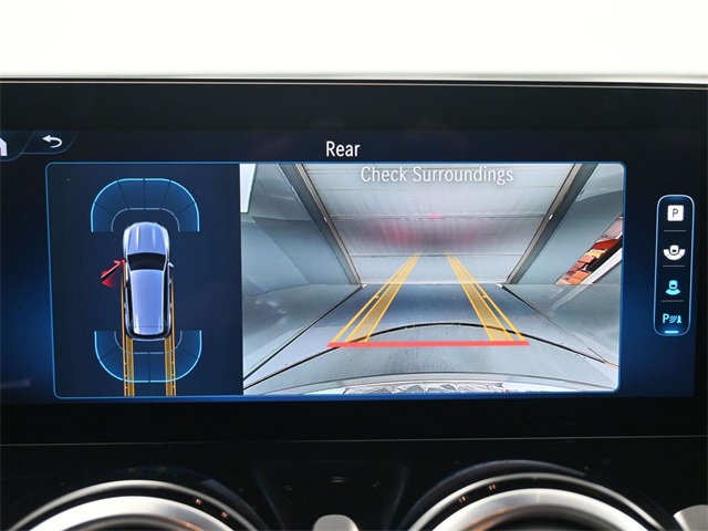 2024 Mercedes Benz GLB 250 photo 3