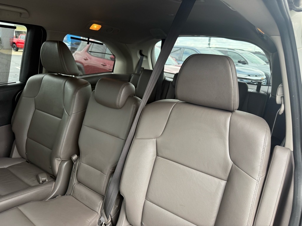 2016 Honda Odyssey Touring Elite photo 12