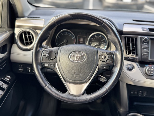 2016 Toyota RAV4 Limited photo 9