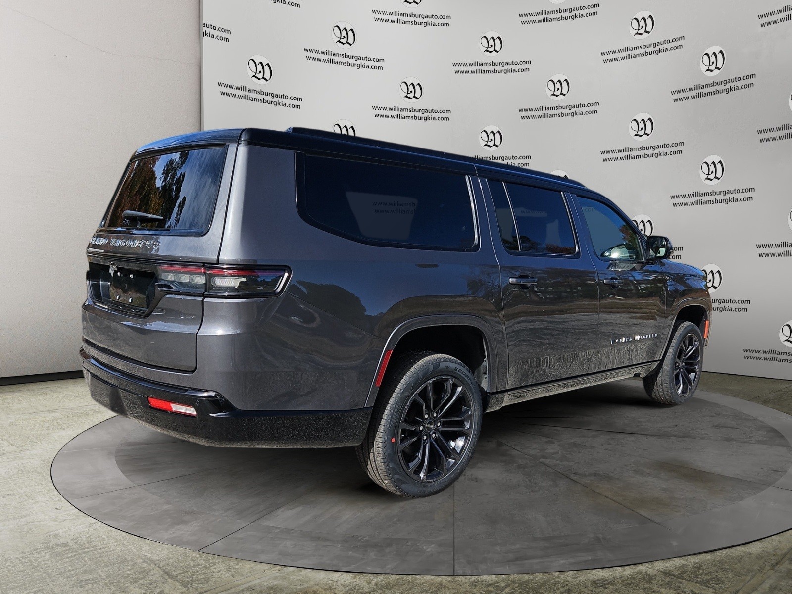 2024 Jeep Grand Wagoneer L II photo 4