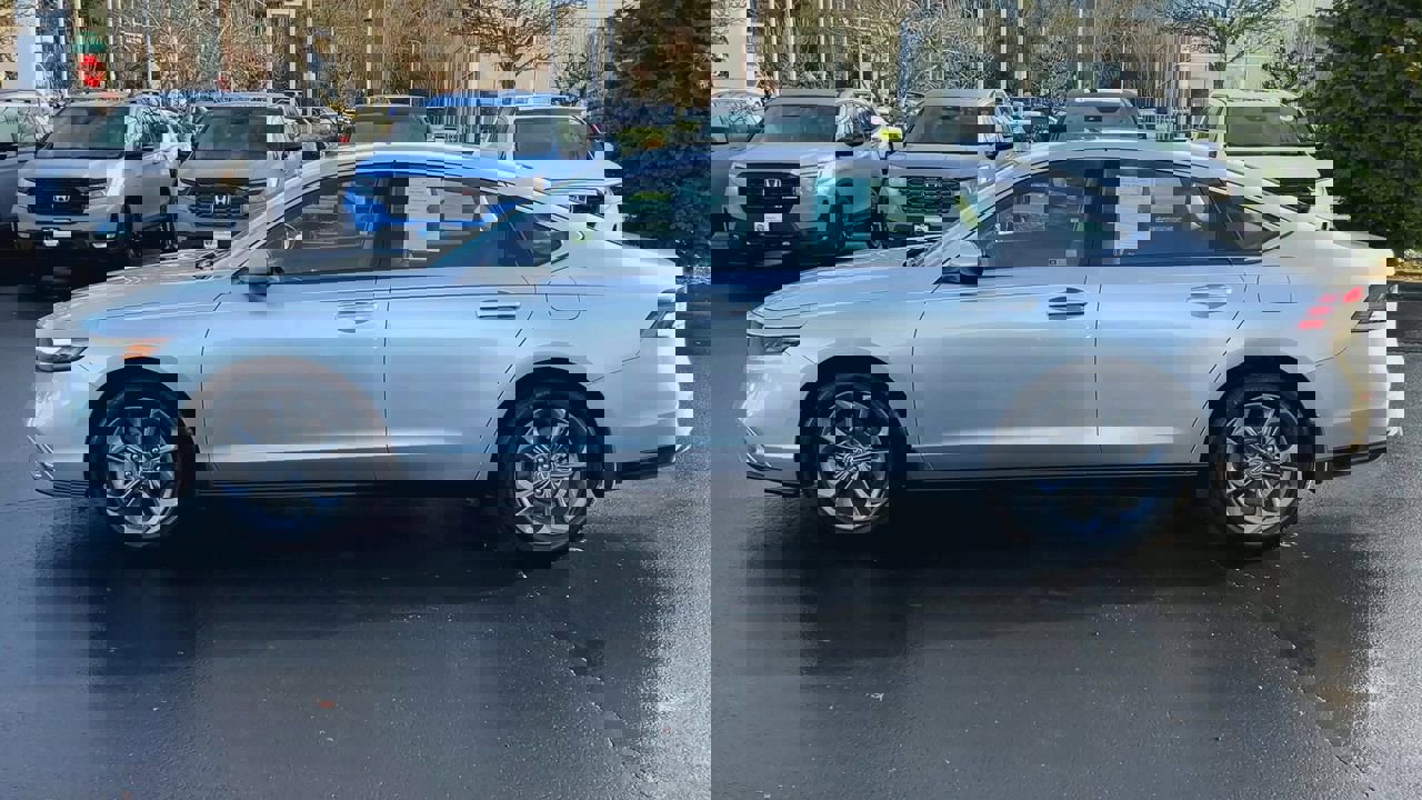 2025 Honda Accord LX photo 5