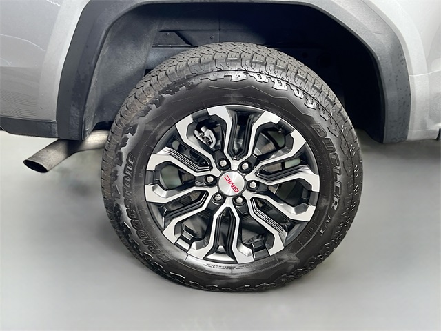 2024 Gmc Canyon Denali photo 32