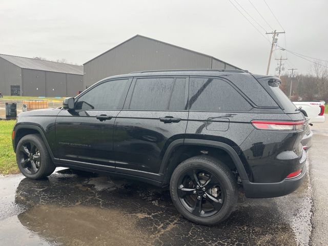 2023 Jeep Grand Cherokee Altitude photo 4