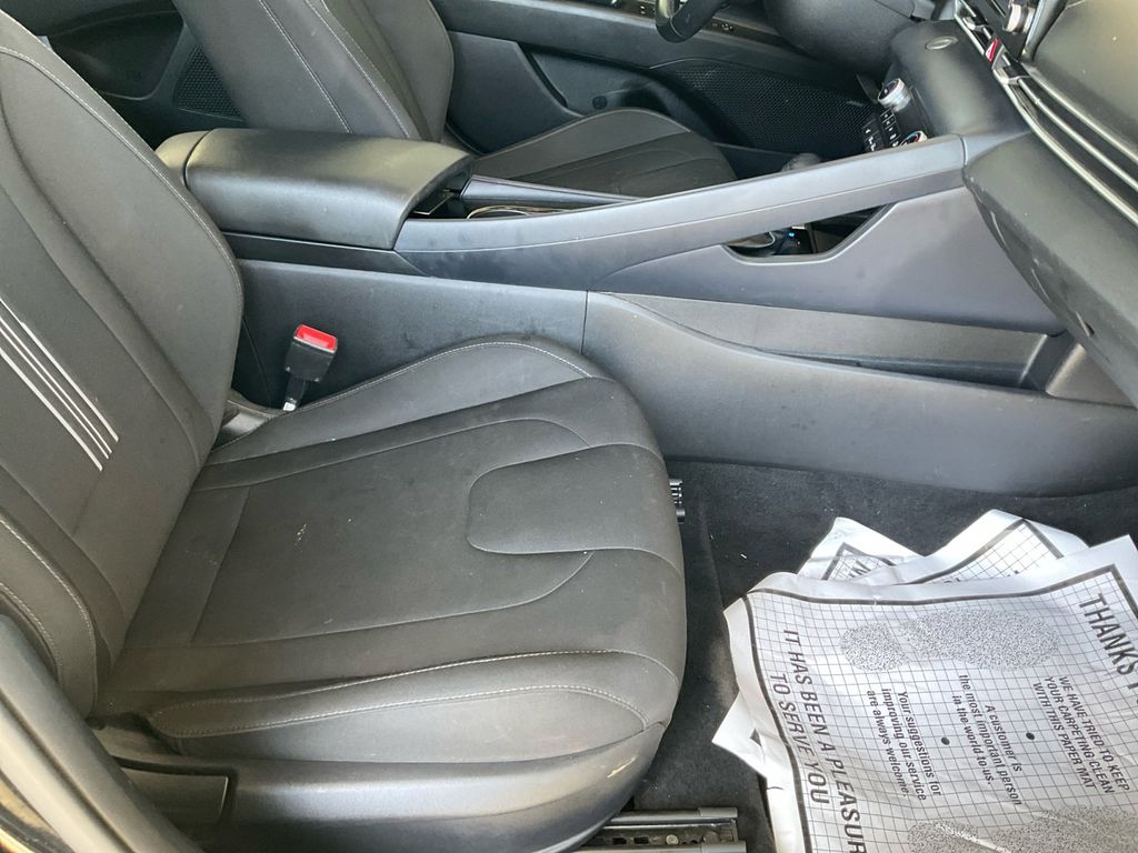 2022 Hyundai Elantra SEL photo 24