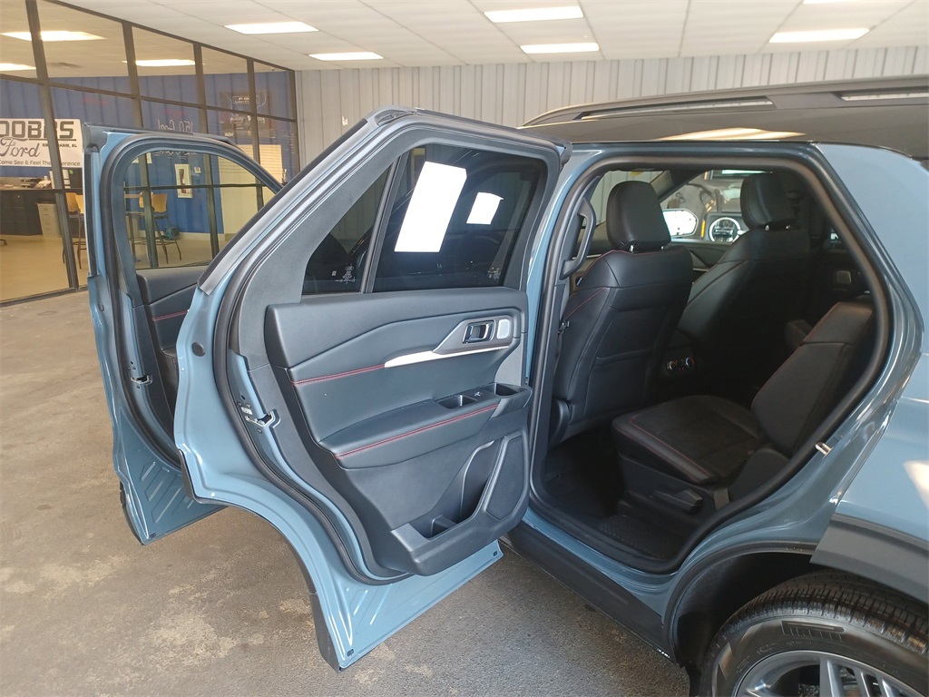 2025 Ford Explorer ST photo 14