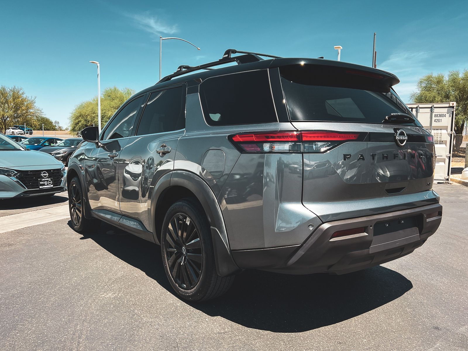 2022 Nissan Pathfinder SL photo 3